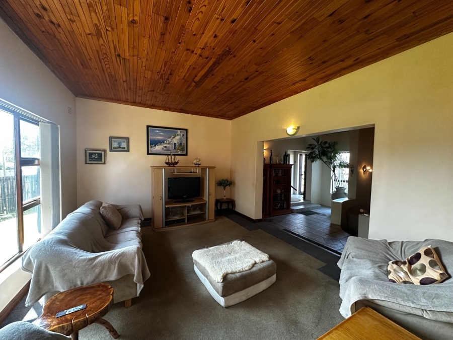 5 Bedroom Property for Sale in Pringle Bay Western Cape